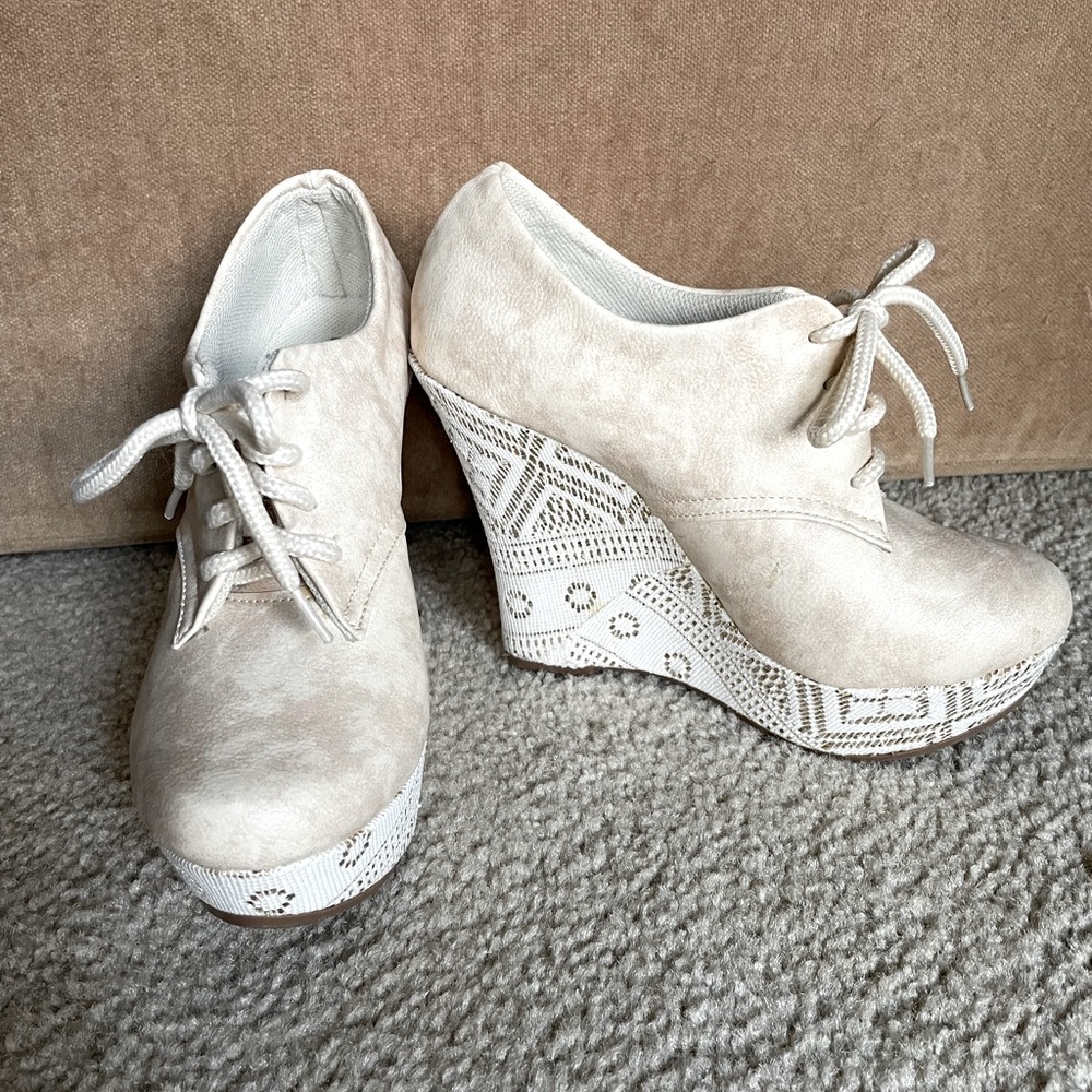 Super fun wedge lace up